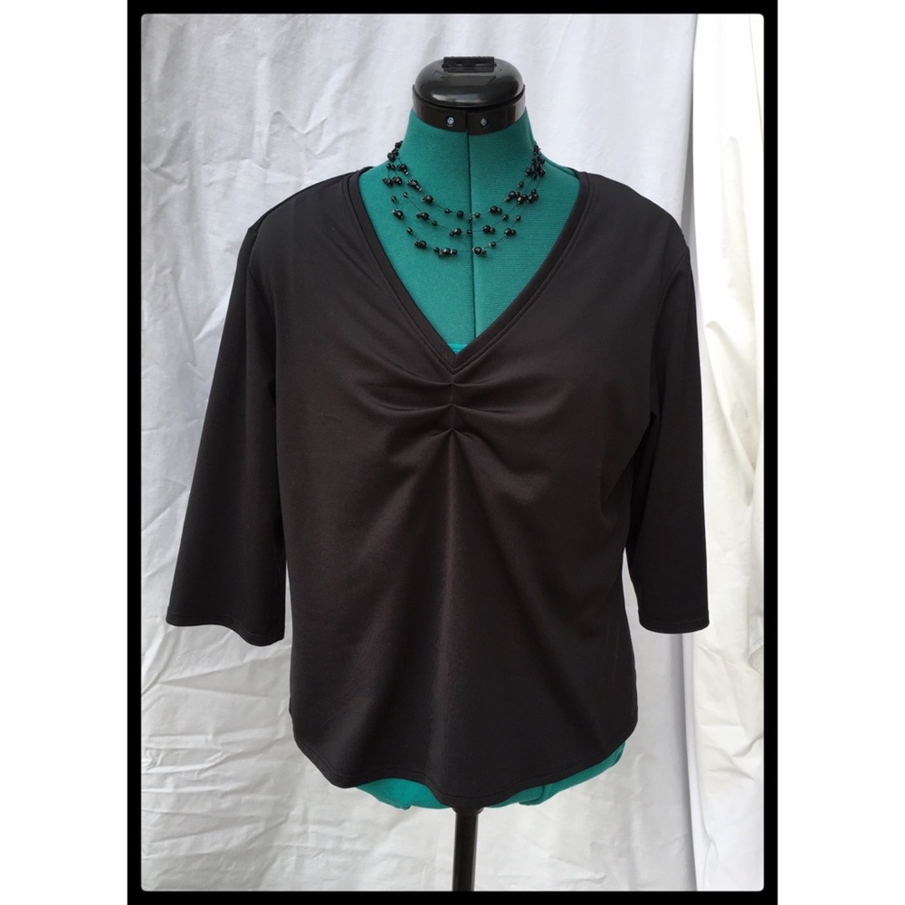 Preview 3/4 sleeve black top